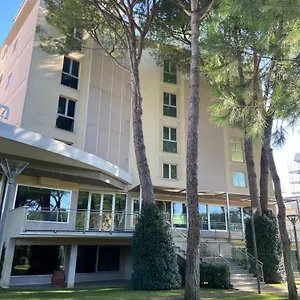 https://hotel-embassy-boston.emilia-romagnahotels.net